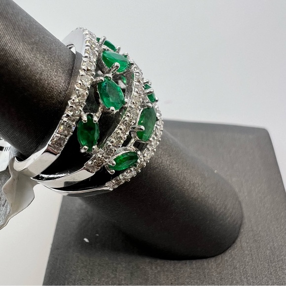 14k White Gold Diamond & Emerald Ring - Picture 3 of 8